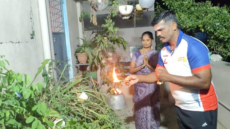 ஆண்டுக்கு ஒரு முறை மட்டுமே இரவில் மலரும் பிரம்ம கமலம் பூ பிரம்ம தேவருடன் தொடர்புடையது என்பதால் கற்பூரம் ஏற்றி வழிபடும் மக்கள்..!