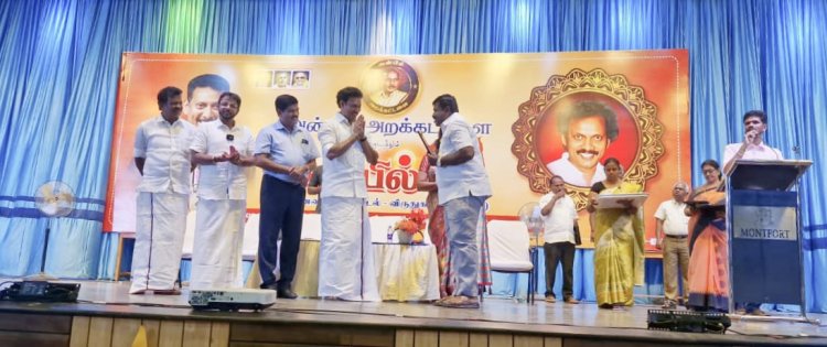 ஓசூர் மாநகராட்சி கல்வி குழு தலைவருக்கு கல்வி அமைச்சர் விருது வழங்கி பாராட்டு..!