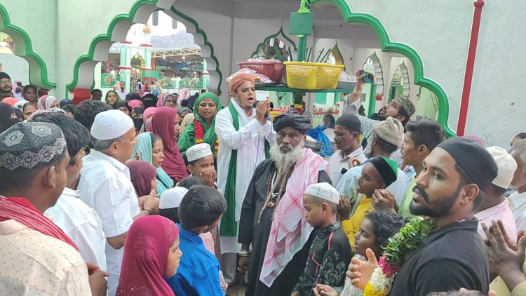 சங்கல் தோப்பு தர்காவில் மிலாடி நபியை முன்னிட்டு நடைபெற்ற விழாவில் 40 ஆயிரம் பரோட்டா தயார் செய்து அனைத்து தரப்பட்ட மக்களுக்கும் பிரசாதமாக வழங்கப்பட்டது.!