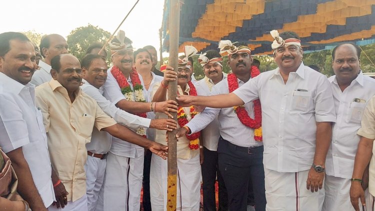தமிழக முதல்வர் வருவதையொட்டி  விழாமேடை மற்றும் பந்தல் அமைக்கும் பணிக்கான கால் கோல் நடும் பணி .!