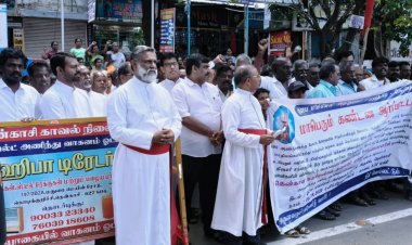 தென்காசி புனித மிக்கேல் ஆலய இறை மக்கள் சார்பில், நகராட்சி சேர்மனை கண்டித்து கண்டன ஆர்ப்பாட்டம் .!