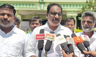 இறைச்சி  கழிவுகளை ராட்ஷசக்குக்கர்களில் வேகவைக்கும் போது வெளியேறும் நாற்றத்தினால் மூச்சித்தினரால் குடியிருக்க முடியவில்லை என தெரிவித்து மாவட்ட ஆட்சியரிடம் கிராம மக்கள் புகார் மனு .!