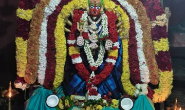 கெலமங்கலம் ஜீவா நகரில் அமைந்துள்ள ஸ்ரீ வெட்காளியம்மனுக்கு எட்டாம் நாள் நவராத்திரி பூஜை .!