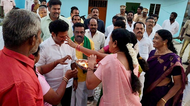 டேம் வெங்கடேசன் வீட்டுக்கு வருகை தந்த தமிழக பள்ளி கல்வித் துறை அமைச்சருக்கு சிறப்பான வரவேற்பு அளிக்கப்பட்டது..!