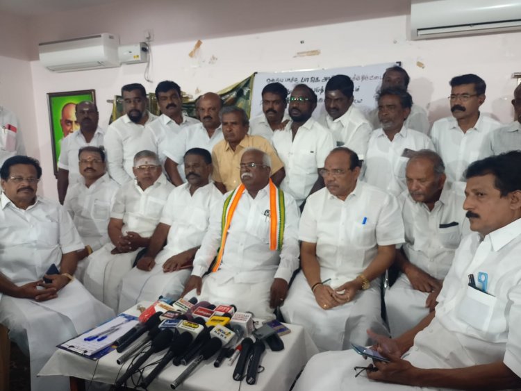 ஒன்றிய அரசின் வாக்கு திருட்டை கண்டித்து குற்றாலத்தில் காங்கிரஸ் சார்பில் கையெழுத்து இயக்கம் .!