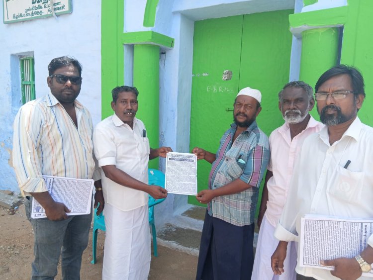 தென்காசியில் காங்கிரஸ் சிறுபான்மை பிரிவு மாவட்ட தலைவர் சலீம் தலைமையில் வாக்கு திருட்டு கண்டன துண்டு பிரசுரம் வழங்கல் .!