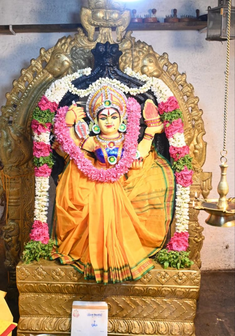 கரிசல் குடியிருப்பு மாகாளியம்மன் கோவிலில் நவராத்திரி விழா கொலு பொம்மைகள் வைத்து சிறப்பு வழிபாடு .!
