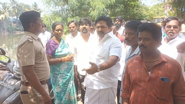 வேளச்சேரியில் நீதிமன்ற உத்தரவின் பேரில் ஆக்கிரமிப்பை அகற்ற வந்த அதிகாரிகள் மற்றும் காவல்துறையினரை மிரட்டிய எம்.எல்.ஏ.!