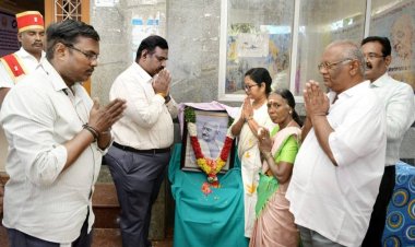 காந்தியடிகளின் 157- வது பிறந்தநாளையொட்டி, கிருஷ்ணகிரி நகராட்சி அலுவலக வளாகத்தில் மாவட்ட ஆட்சித்தலைவர் ச.தினேஷ் குமார் இ.ஆ.ப., அண்ணல் காந்தியடிகளின் திருவுருவ சிலைக்கு மாலை அணிவித்து மரியாதை செலுத்தினார்.!