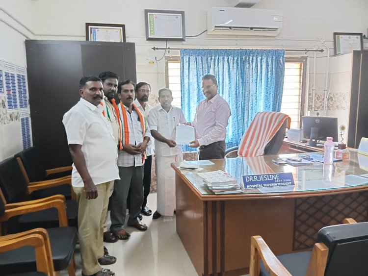 தென்காசி அரசு மருத்துவமனை கண்காணிப்பாளரிடம் காங்கிரஸ் சிறுபான்மை பிரிவு தலைவர் சலீம், நோய் கண்டறியும் கருவிகள் வாங்க கோரிக்கை மனு .!