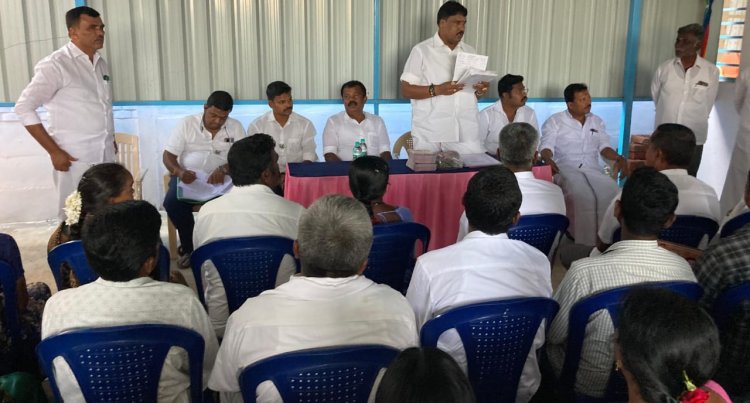 சூளகிரி வடக்கு ஒன்றிய கழக செயலாளர் பாபு வெங்கடாசலம் தலைமையில் அதிமுக கட்சியின் சார்பில் பூத் கமிட்டி அமைப்பது குறித்தும், கட்சி வளர்ச்சிப் பணிகள் குறித்தும் ஆலோசனைக் கூட்டம் .!