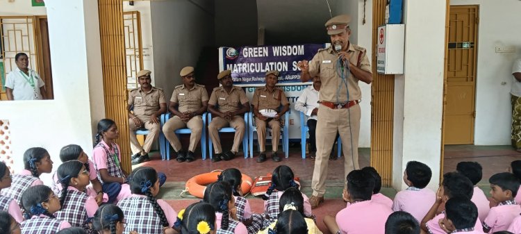 அருப்புக்கோட்டை தீயணைப்பு படை சார்பாக தீபாவளி பட்டாசு வெடிப்பது குறித்து விழிப்புணர்வு பிரச்சாரம். !
