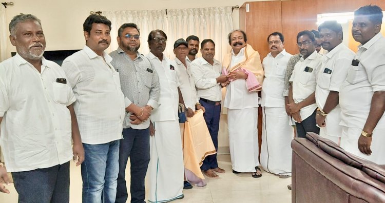 சமூக நுகர்வோர் நல பாதுகாப்பு நலச்சங்கத்தின் மாநில செயலாளர் காங்கிரஸ் நாடாளுமன்ற உறுப்பினர் கோபிநாத்தை சந்தித்து வாழ்த்து பெற்றார். !
