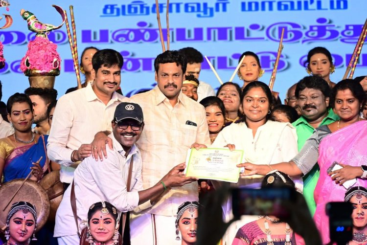 "நம்ம ஊரு திருவிழா-தஞ்சை சங்கமம் நிகழ்ச்சி துவக்கி வைத்த மாவட்ட ஆட்சியர். !