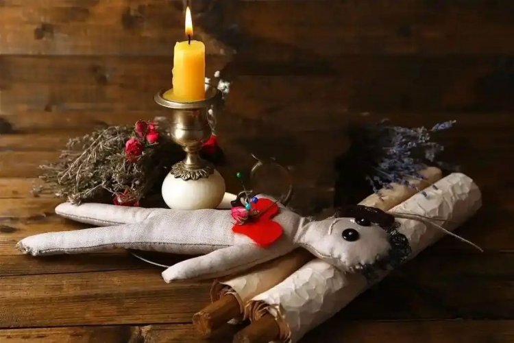 ஒரே மாதத்தில் இரத்த வாந்தி எடுத்து செத்து விடுவாய் என பக்கத்து வீட்டாரை மிரட்டிய மந்திரவாதி மீது வழக்கு. !