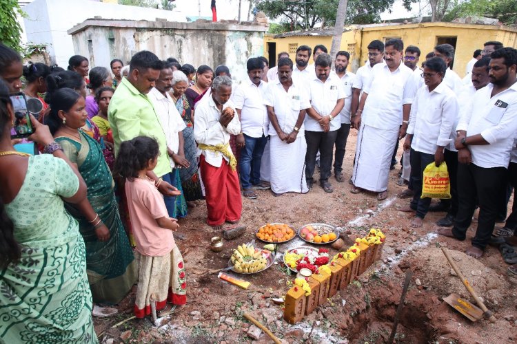 முதலமைச்சரின் வீடுகள் மறு கட்டுமானத் திட்டத்தின் கீழ் 1 வீட்டிற்கு ரூ.2.40 இலட்சம் மதிப்பீட்டில் 25 பயனாளிகளுக்கு  மறு கட்டுமானம் செய்ய பூமி பூஜை.!