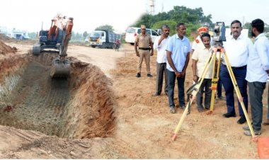 போலுப்பள்ளியில் இடது புற புதிய கால்வாய்கள் வெட்டும் பணிகளை மாவட்ட ஆட்சித்தலைவர் ச.தினேஷ் குமார், இ.ஆ.ப., நேரில் பார்வையிட்டு ஆய்வு.!