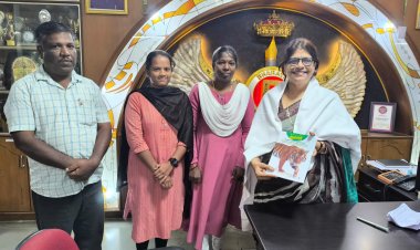 முனைவர் பட்டம் பெற்றமையை பாராட்டி  டாக்டர் காந்திமதி மோகனகிருஷ்ணனை ஆசிரியர்கள் மற்றும் நிர்வாகிகள் பாராட்டினர்.!