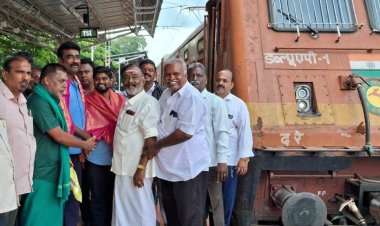 தென்காசியில் கொல்லம் வாராந்திர சிறப்பு ரயிலுக்கு வரவேற்பு .!