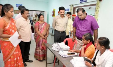 வாக்காளர் பட்டியல் சிறப்பு தீவிர திருத்தப் பணிகள் -2026, வாக்காளர்களுக்கு வழங்கப்பட்ட கணக்கீட்டு படிவங்கள் நிரப்பும் பணியினை ஆய்வு மேற்கொண்ட மாவட்ட ஆட்சியர். !