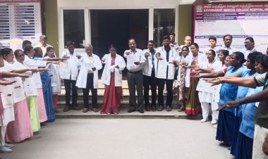 கிருஷ்ணகிரி அரசு மருத்துவக் கல்லூரியில் 26/11/25 புதன்கிழமை காலை 11.00 மணியளவில் 76 ஆவது இந்திய அரசியல் அமைப்பு தின முகவுரை ஏற்கப்பட்டது.!