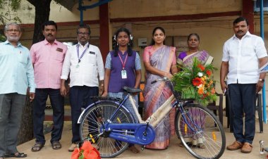 நெட்டூர் அரசு மேல்நிலைப் பள்ளியில் இலவச சைக்கிள் சேர்மன் திவ்யா மணிகண்டன் வழங்கினார் .!