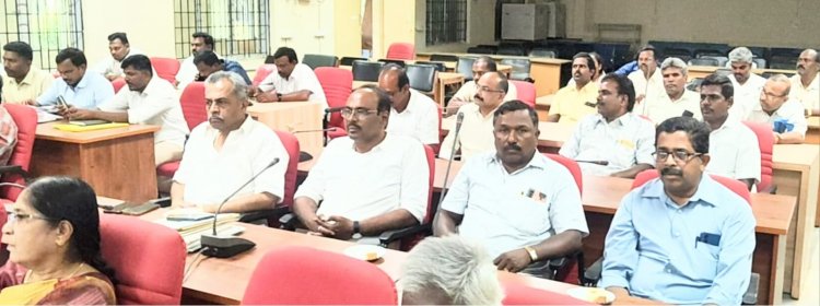 கிருஷ்ணகிரி மாவட்டம்,  ஆட்சியர் அலுவலகத்தில், மாதாந்திர எரிவாயு உருளை கூட்டம்.!