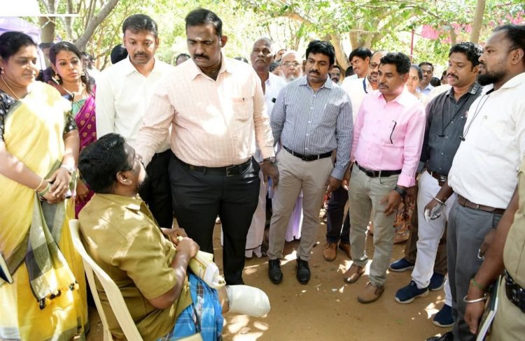 நலம் காக்கும் ஸ்டாலின்" திட்ட மருத்துவ முகாமை மாவட்ட ஆட்சியர் நேரில் ஆய்வு செய்தார். !