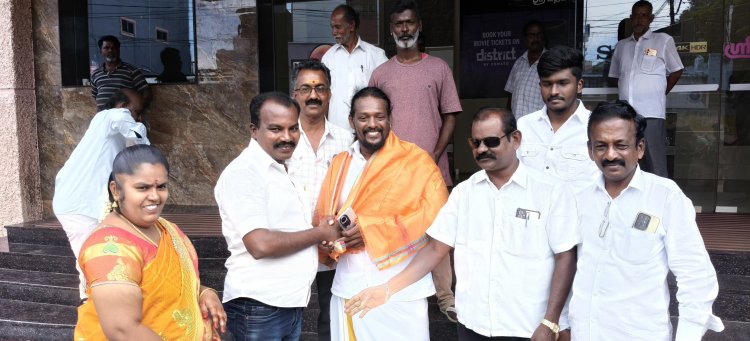 தென்காசி பத்மம் திரையரங்கில் பஞ். தலைவர் பொன் ஷீலா பரமசிவனுக்கு வரவேற்பு .!