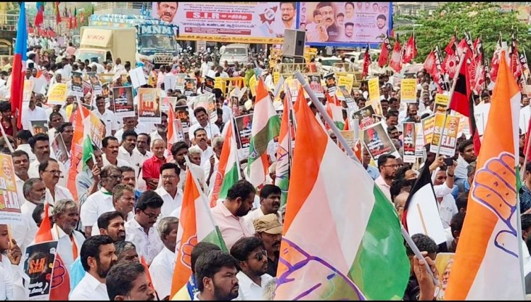 இந்தியா கூட்டணி சார்பில் வாக்குரிமையை பறிக்கும் மத்திய அரசையும், தேர்தல் ஆணையத்தை கண்டித்தும் ஆர்ப்பாட்டம். !