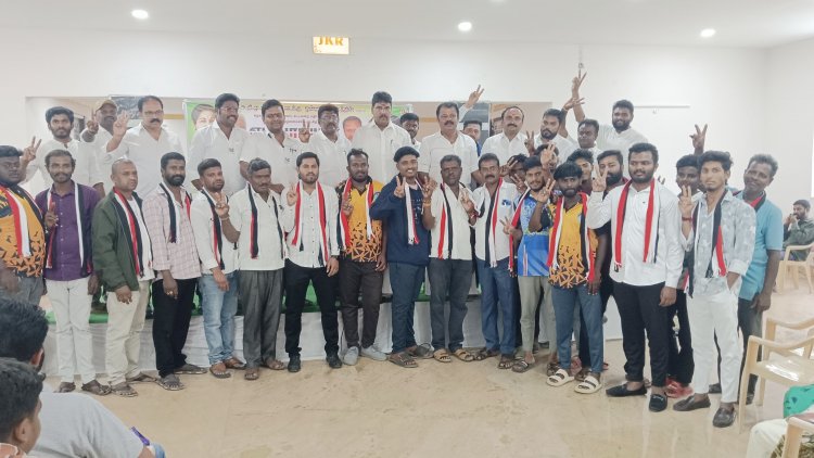 ஓசூர் ஒன்றியத்தில் உலியாளம்  கிராமத்தில் தனியார் திருமண மண்டபத்தில் அதிமுக பூத் கமிட்டி ஆலோசனைக் கூட்டம்.!