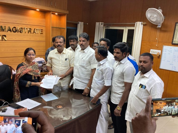 இரண்டு முறை வாக்காளர் பட்டியலில் இடம் பெற்றிருப்பதால் நீக்க வேண்டும்: அதிமுக முன்னாள் அமைச்சர் சார் ஆட்சியரிடம் புகார்.!