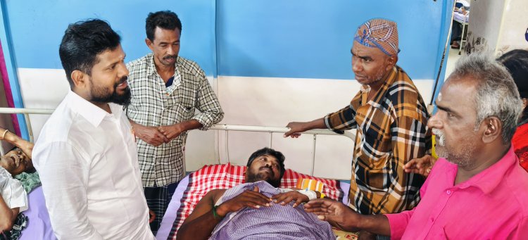 இடைகால் அருகே நடந்த விபத்தில் காயமடைந்தவர்களை பொதிகை அறக்கட்டளை நிறுவனத் தலைவர் கிருஷ்ணன் நேரில் சந்தித்து ஆறுதல் கூறினார் .!