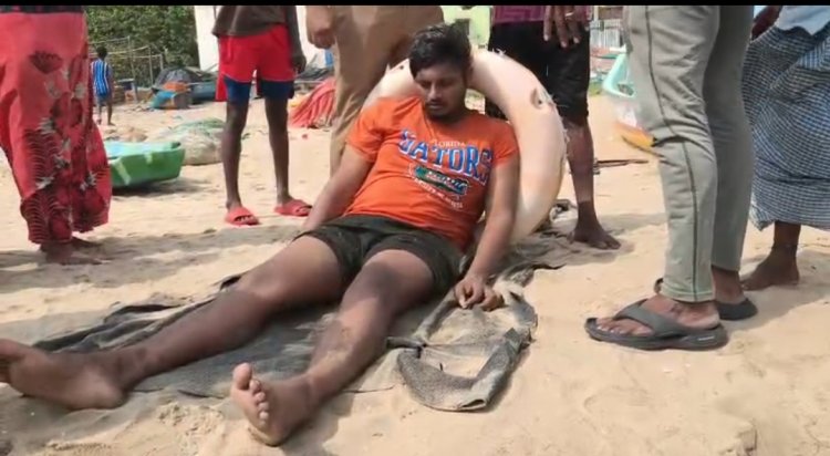 நீலாங்கரை கடல் அலையில் சிக்கி உயிருக்கு போராடிக் கொண்டிருந்த நபரை காப்பாற்றிய மீனவர்கள். !