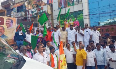 தென்காசியில் இருந்து காசிக்கு வாகன பயணம் நயினார் நாகேந்திரன்  எம் எல் ஏ கொடியசைத்து துவக்கி வைத்தார்.!