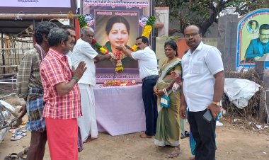 ஊத்தங்கரை அம்மா மக்கள் முன்னேற்ற கழகம் சார்பில் ஊத்தங்கரை ரவுண்டானா அருகில் ஜெயலலிதா படத்திற்கு புகழஞ்சலி.!