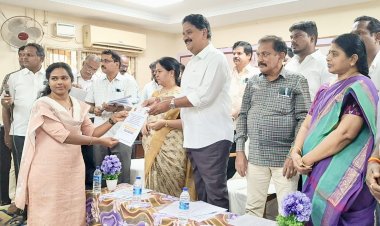 கிருஷ்ணகிரியில் நடைபெற்ற வேலைவாய்ப்பு முகாமில் தேர்வானவர்களுக்கு பணிக்கான ஆணைகளை வழங்கிய எம்.எல்.ஏ.!