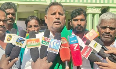 தமிழக விவசாயிகள் சங்கத்தின் சார்பில் சிறையில் அடைக்கப்பட்டுள்ள பி.ஆர். பாண்டியனை விடுதலை செய்ய வேண்டி மாவட்ட ஆட்சியரிடம் கோரிக்கை மனுவினை கொடுத்தனர்.!