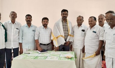 கிருஷ்ணகிரி  கே. ஆர். அணை செயற்பொறியாளராக பொறுப்பேற்றுள்ள சபரிநாதனுக்கு பாசன விவசாயிகள் சங்கத்தின் சார்பில் பொன்னாடை அணிவித்து பணி சிறக்க வாழ்த்தினர்.!