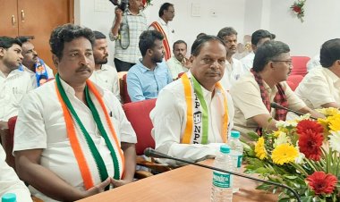 மாவட்ட ஆட்சியர் அலுவலகத்தில் வாக்காளர் பட்டியல் சிறப்புத் தீவிர திருத்தம்."