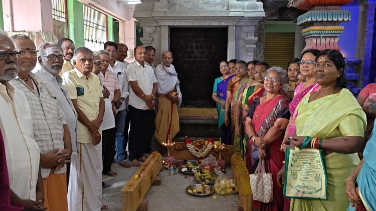 கிருஷ்ணகிரி காவலர் குடியிருப்பு பகுதியில் அமைந்துள்ள ஸ்ரீ முத்து வினாயகர் திருக்கோவிலில் வாசல் கதவு வைப்பதற்கான சிறப்பு பூஜைகள் வெகு சிறப்பாக நடைபெற்றது.!