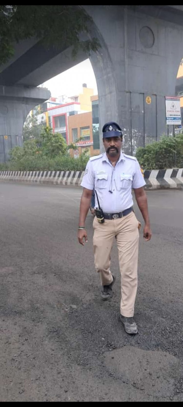 மதுபோதையில் அதிவேகமாக இயக்கிய காரை விரட்டிச் சென்ற காவலர் விபத்தில் பலியான சோகம். !