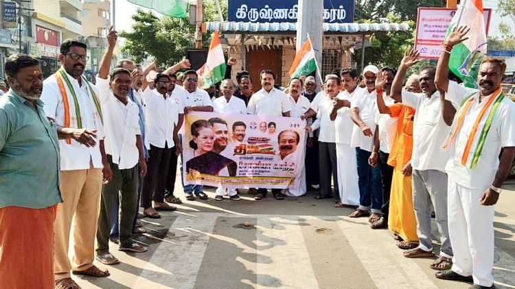 கிருஷ்ணகிரி நகர காங்கிரஸ் கமிட்டியின் சார்பில் சோனியா காந்தியின் 79-வது பிறந்தநாளினை முன்னிட்டு பொதுமக்களுக்கு இனிப்புகள் வழங்கி கொண்டாட்டம். !