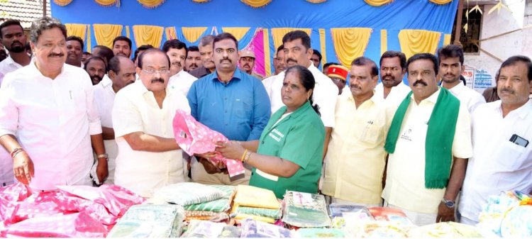 அகசிப்பள்ளி ஊராட்சி, மேலேரிக்கொட்டாய் பகுதியில், அமைக்கப்படவுள்ள தார் சாலை பணிகளுக்கான பூமி பூஜை.!