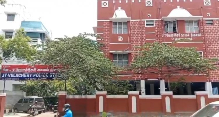 பர்தா அணிந்து 1 கிலோ தங்க கட்டி மற்றும் 256 கிராம் தங்க நகைகளை விட்டுச் சென்ற பெண் பத்ம குமாரி சிக்கினார் ! போலீசில் வாக்குமூலம் அளித்த பத்ம குமாரி. !