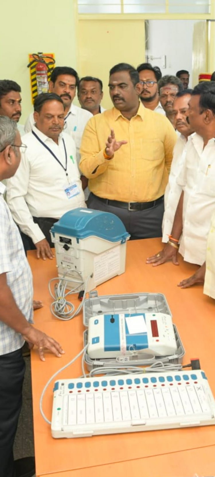 மின்னணு வாக்குபதிவு இயந்திரங்கள் EVM & VVPAT, முதற்கட்ட சரிபார்ப்பு பணி.!