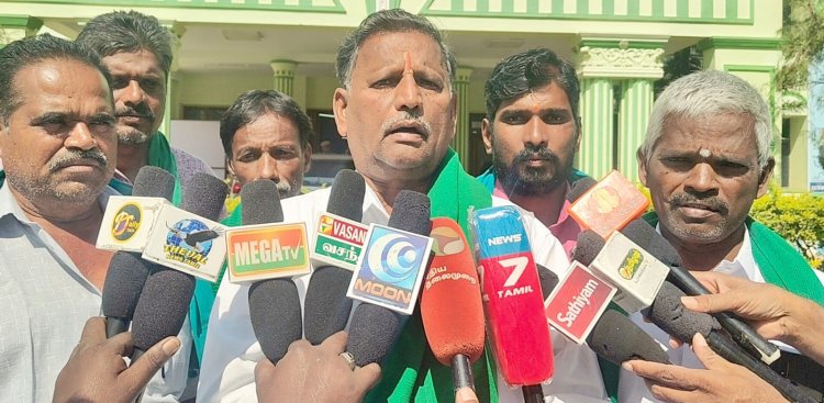 தமிழக விவசாயிகள் சங்கத்தின் சார்பில் சிறையில் அடைக்கப்பட்டுள்ள பி.ஆர். பாண்டியனை விடுதலை செய்ய வேண்டி மாவட்ட ஆட்சியரிடம் கோரிக்கை மனுவினை கொடுத்தனர்.!