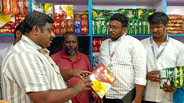 குற்றாலத்தில் உணவு பாதுகாப்பு துறை அதிகாரிகள் அதிரடி சோதனை.!