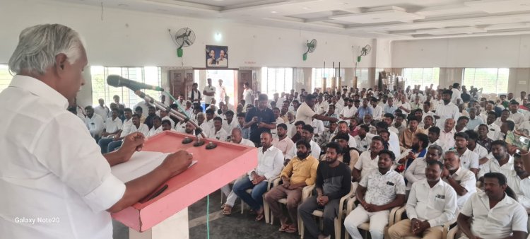 கே.பி.முனுசாமி முன்னிலையில் மாற்றுக் கட்சிகளிலிருந்து விலகி அதிமுக -வில் இணைந்தனர்.!