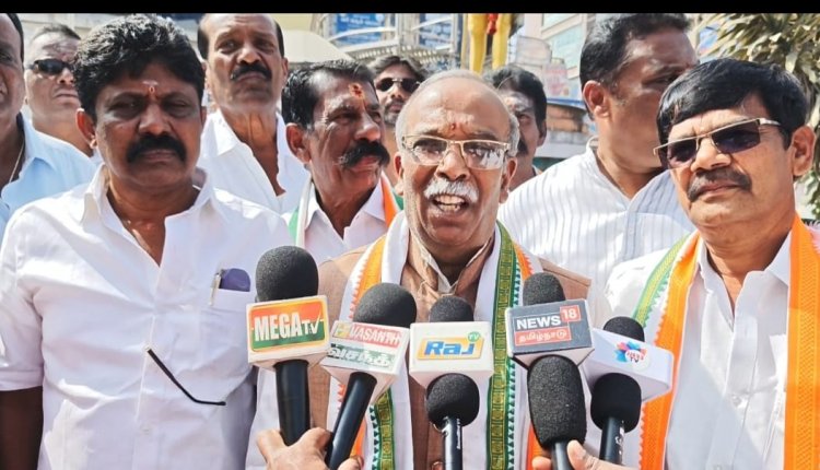 ஓசூரில் மேற்கு மாவட்ட காங்கிரஸ் கட்சியின் 141 வது ஆண்டு துவக்க நாள் கேக் வெட்டி கொண்டாட்டம் .!